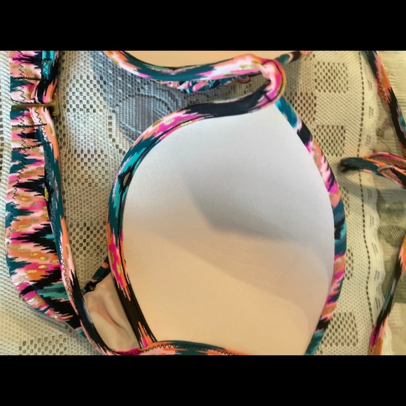 Sold - Picture 3 of 8